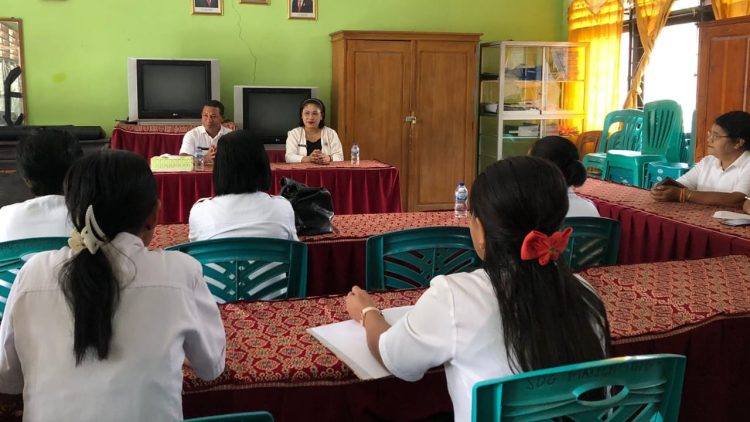 Kadis Pendidikan Kabupaten Kupang Pantau Situasi Pembelajaran di SD GMIT Manumuti