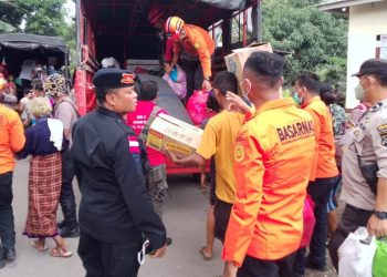 Warga Desa Nurabelen Dievakuasi Akibat Erupsi Gunung Lewotobi Laki-Laki