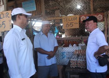 Bupati Kupang Tinjau Kestabilan Harga Sembako di Pasar Oesao