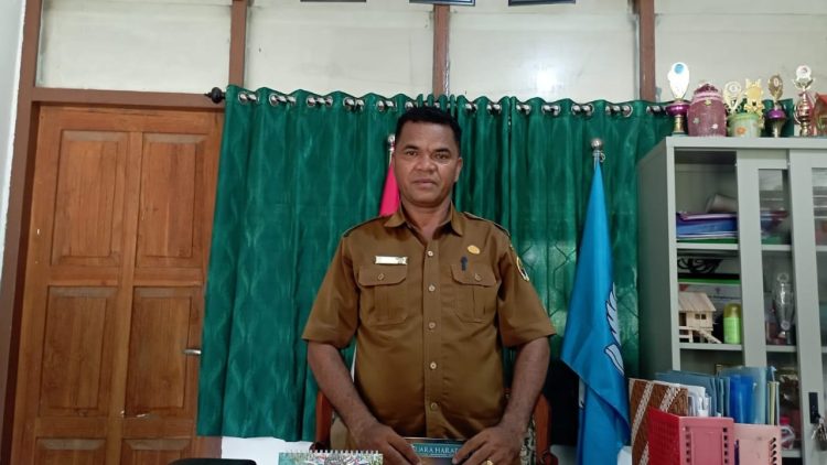 Membangun SMP Negeri 1 Fatuleu dengan Disiplin dan Profesionalisme