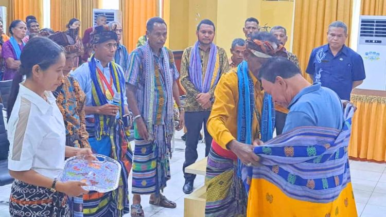 Terima Maaf Masyarakat Desa Silu, Bupati Masneno: Saya Pulang Bukan Karena Diusir