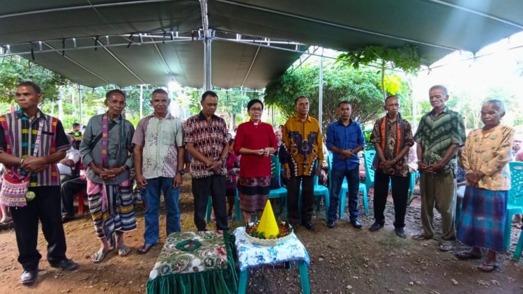 Arnolus Mooy Rayakan 3 Tahun Air Bersih di Desa Silu, Fatuleu