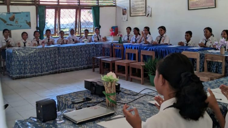 30 Siswa SMPN 1 Fatuleu Kupang Asah Kemampuan Literasi dan Seni Pertunjukan