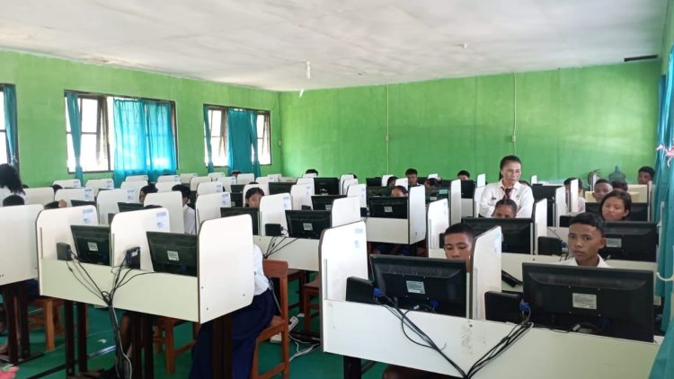 SMPN 1 Kupang Tengah Gelar Ujian Sekolah Berbasis Komputer
