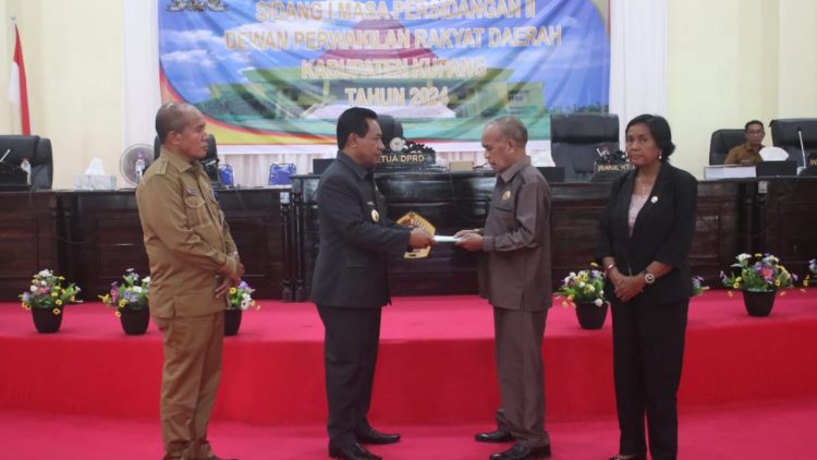 DPRD Kabupaten Kupang Serahkan Catatan Strategis LKPJ Bupati 2023