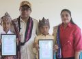 Pj Bupati Kupang Beri Penghargaan kepada Angelus dan Nono, Jagoan Matematika dari Amarasi