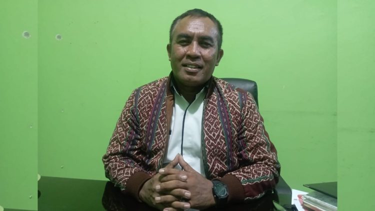Dari Guru hingga Plt. Camat: Perjalanan Karier Izak Lubalu