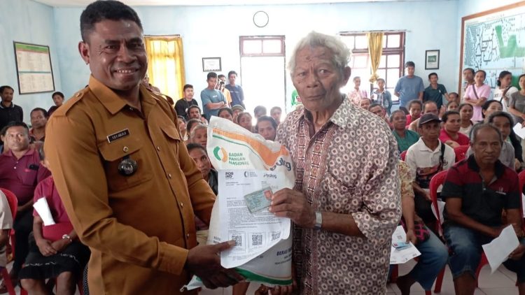 334 KK Desa Oelomin Terima Bantuan Beras, Ini Kata Kepala Desa