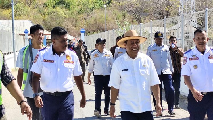 Pj. Bupati Kupang Tinjau Progres Rehabilitasi Dermaga Hansisi