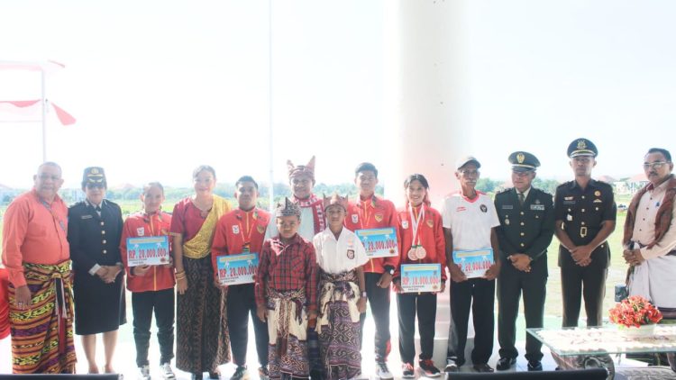 Atlet PON XXI Kabupaten Kupang Terima Penghargaan pada Upacara Kesaktian Pancasila