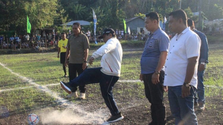 Pembukaan Perseba Cup I, Penjabat Bupati Kupang Tendang Bola Perdana