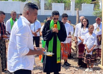 Peletakan Batu Pertama Pembangunan Pastori GMIT Jemaat Pengharapan Dendeng