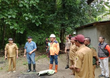 KUNJUNGI LOKASI BENCANA, PJ. BUPATI KUPANG INGATKAN MASYARAKAT UNTUK WASPADA POTENSI BENCANA