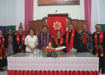 PENJABAT BUPATI KUPANG HADIRI KEBAKTIAN EMIRITASI DAN PERHADAPAN PENDETA DI GMIT EBENHAEZER MATANI