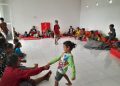 Abi Yerusa Sobeukum Kembali Kunjungi Korban Bencana di SDN Fatululat, Sapa dan Berbagi dengan Anak-anak