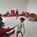 Abi Yerusa Sobeukum Kembali Kunjungi Korban Bencana di SDN Fatululat, Sapa dan Berbagi dengan Anak-anak
