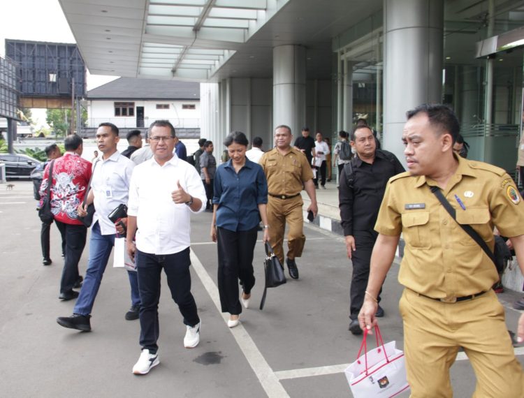 PERSIAPAN PELANTIKAN, BUPATI DAN WABUP KUPANG PERIODE 2025-2030 TERPILIH JALANI PEMERIKSAAN KESEHATAN DI KEMENDAGRI