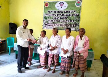 Pemerintah Desa Fatukanutu Menyalurkan Dana BLT