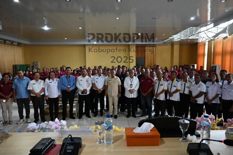 Bupati Kupang, Yosef Lede Membuka Rapat Koordinasi bersama Tenaga Kesejahteraan Sosial Kecamatan dan Sumber Daya Manusia Program Keluarga Harapan Tingkat Kabupaten Kupang 2025