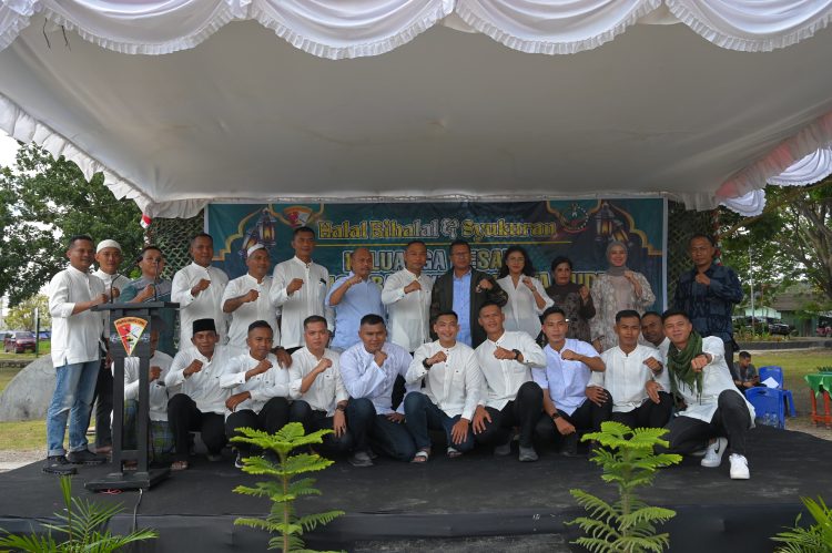 BUPATI DAN WAKIL BUPATI KUPANG HADIRI PERAYAAN HUT YONIF 743/PSY YANG DIRANGKAI DENGAN PERAYAAN IDUL FITRI 1446 H
