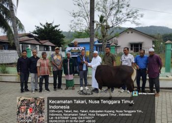 BUPATI KUPANG SERAHKAN HEWAN KURBAN DI HARI RAYA IDUL ADHA 1446 H