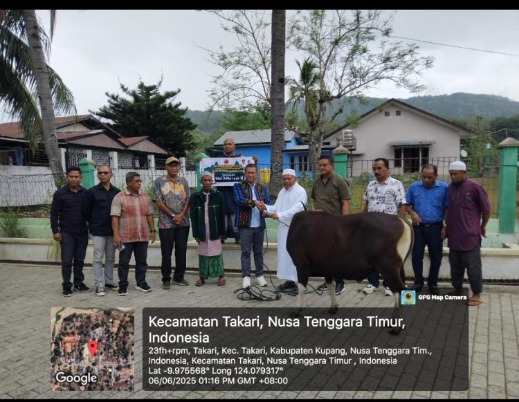 BUPATI KUPANG SERAHKAN HEWAN KURBAN DI HARI RAYA IDUL ADHA 1446 H