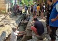 Gotong Royong Kelompok P3A “Dahulu Rasa” Memperbaiki Saluran Irigasi Primer