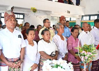 BUPATI KUPANG HADIRI KEBAKTIAN MINGGU YANG DIRANGKAI DENGAN NIKAH MASAL DI GEREJA BAIT’EL SANENU