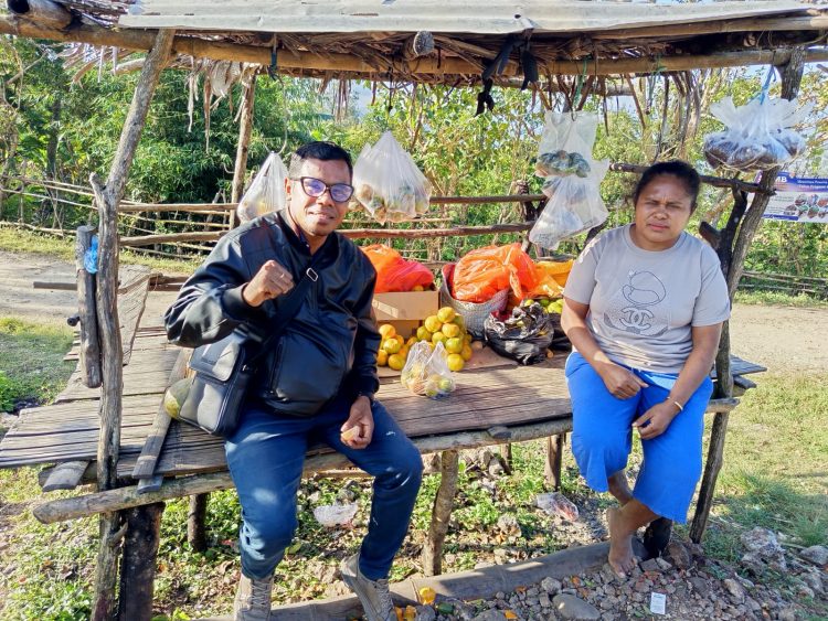 Kisah Mama Martince Tamoes, Penjual Lemon di (Oh’aem 1) Pinggiran Jalan Bokong – Lelogama