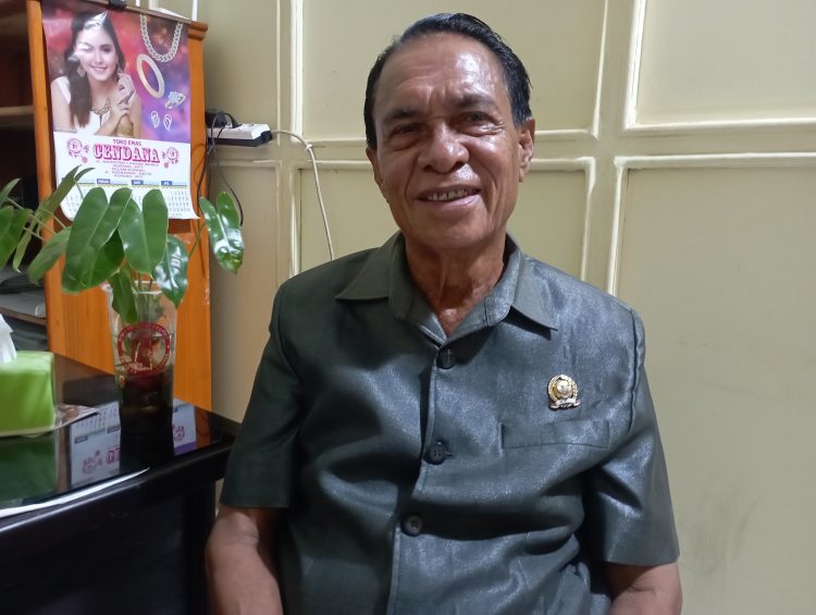 Arnolus Mooy, Ketua Fraksi PKB, Menyampaikan Catatan Terhadap  Pemerintah Kabupaten Kupang di bawah Kepemimpinan Bupati Yosef Lede