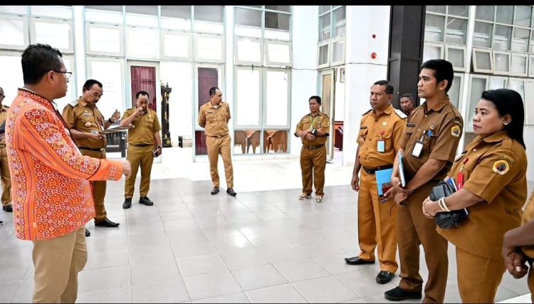 KEPALA DINAS PENDIDIKAN DIANCAM DIBERHENTIKAN OLEH BUPATI KUPANG KARENA PENEMPATAN P3K SEMENA-MENA OLEH KARENA PERTIMBANGAN POLITIK DAN FAKTOR SUKA TIDAK SUKA