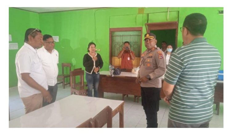 Kapolres Kupang Pantau Penanganan Dugaan Keracunan Makanan di SMK PP Negeri Kupang