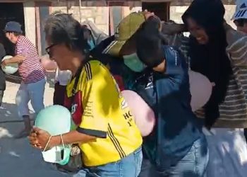 Perayaan Indonesia Merdeka di Pantai Tablolong oleh Komunitas Timor Hash House Harriers  Penuh Suka Cita