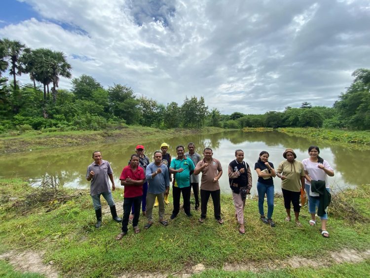 Serah Terima Kegiatan Fisik Desa Kuimasi