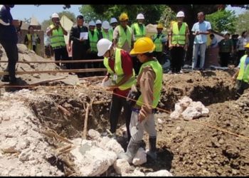 Kadis Pendidikan Kabupaten Kupang Letakkan Batu Pertama Revitalisasi SD Inpres Kaniti