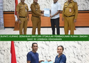 BUPATI KUPANG SERAHKAN BANTUAN STIMULAN PEMBANGUNAN RUMAH IBADAH BAGI 50 LEMBAGA KEAGAMAAN
