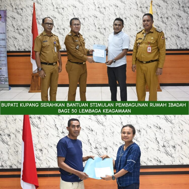 BUPATI KUPANG SERAHKAN BANTUAN STIMULAN PEMBANGUNAN RUMAH IBADAH BAGI 50 LEMBAGA KEAGAMAAN