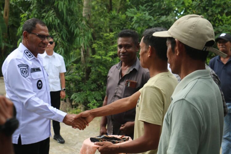 Wakil Gubernur NTT, Johanis Asadoma Mengunjungi Kelompok Tani di  Oesao