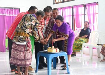 BUPATI KUPANG HADIRI PEMBUKAAN SIDANG MAJELIS KLASIS AMABI OEFETO TIMUR DAN PERAYAAN HUT GEREJA BETHANIA KUANFEU