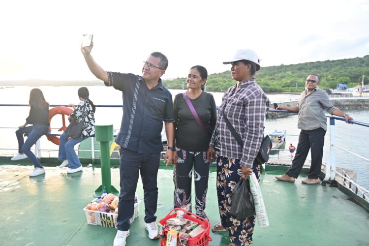 BUPATI KUPANG KUNJUNGI PULAU SEMAU PANTAU POTENSI PARIWISATA, PATUNG KRISTUS DIPASTIKAN DIBANGUN MARET 2026