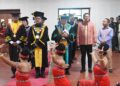 BUPATI KUPANG HADIRI WISUDA PERIODE I TAHUN 2026 UNIVERSITAS NUSA CENDANA, TEKANKAN PENTINGNYA KONTRIBUSI LULUSAN BAGI DAERAH