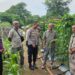 Kunjungan Usman Husin, Anggota DPR RI ke Polsek Kualin yang berhasil Menyulap lahan pasir Menjadi Area Produktif
