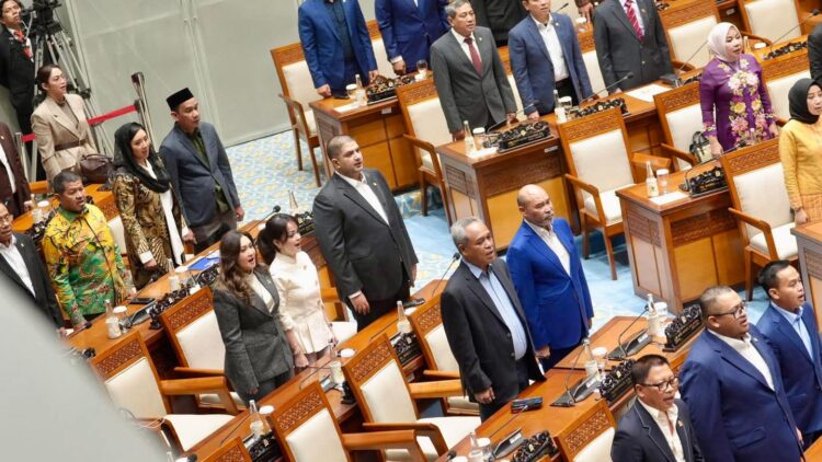 ​Catatan Pengesahan UU PPRT oleh Viktor Bungtilu Laiskodat