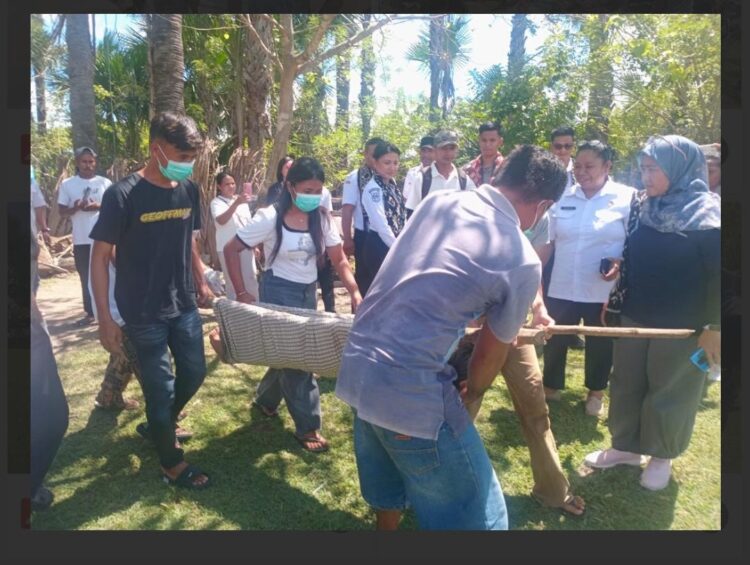 Wakil Bupati Kupang Ikut Mengungsi Bersama Warga Desa Benu