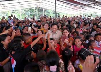 Presiden Prabowo di Miangas: Nyanyi O Ina Ni Keke Bersama Warga, Bawa Kapal, Starlink, dan Janji Negara Hadir Sampai Ujung