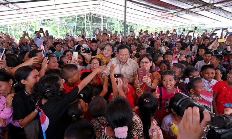 Presiden Prabowo di Miangas: Nyanyi O Ina Ni Keke Bersama Warga, Bawa Kapal, Starlink, dan Janji Negara Hadir Sampai Ujung