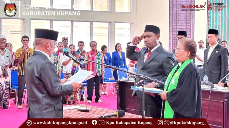 KPU KABUPATEN KUPANG HADIRI PELANTIKAN PAW DPRD: JAGA MANDAT RAKYAT TETAP SAH