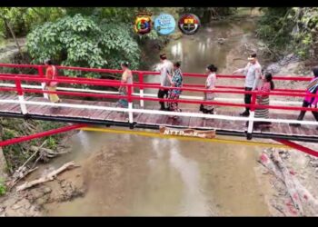 Tangis Haru Sambut Peresmian Jembatan Merah Putih, Kapolda NTT Irjen Pol. Dr. Rudi Darmoko, S.I.K., M.Si. Wujudkan Harapan Warga Kampung Bestobe, Desa Benu Kabupaten Kupang