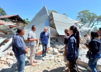 Tim NasDem Peduli Salurkan Bantuan Utama bagi Ratusan Korban Gempa Flores di Desa Bangka Arus