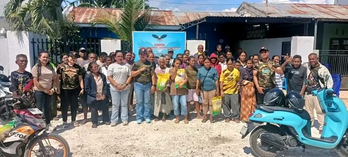 Senyum Merdeka dari Tanah Merah: Ketika Ratusan Paket Sembako Menghangatkan Kupang Tengah